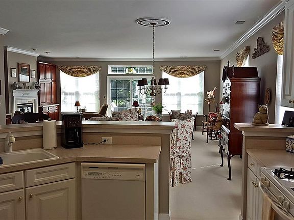3rd image of 126 Brewster Dr