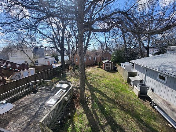 3rd image of 457 Lakewood Cir #3