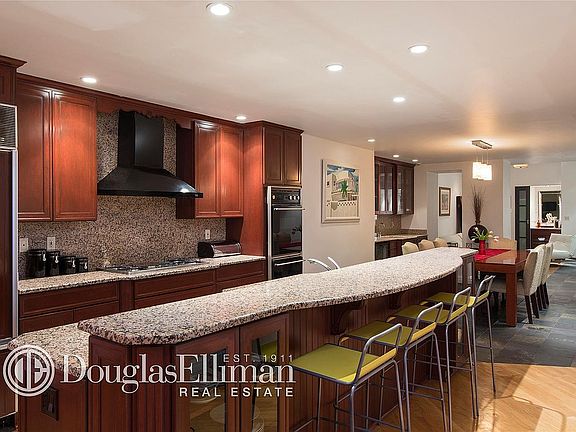4th image of 7 E 9th St #1STFLR