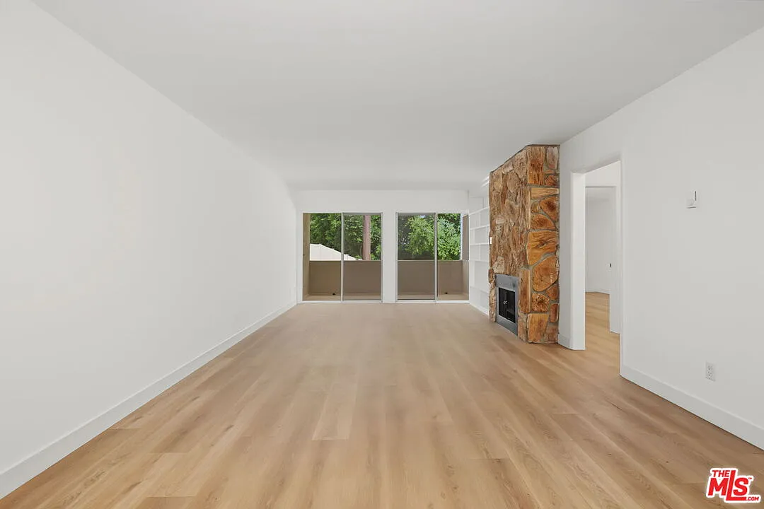 1 bed, 1.0 bath, 923 sqft, $2,995 — Photo 4