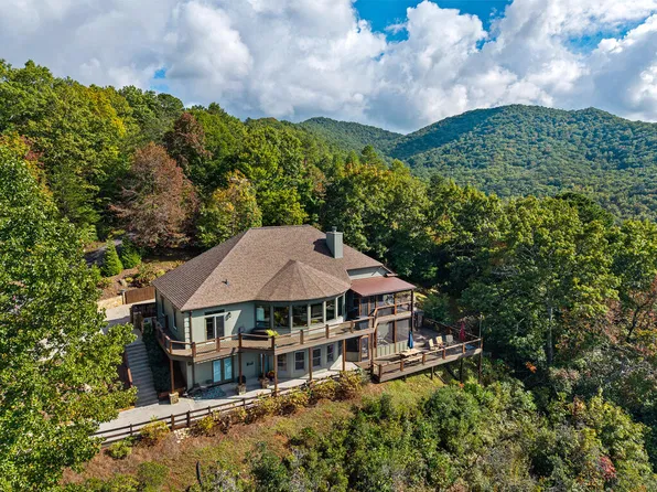 2602 The Rdgs, Hiawassee, GA 30546