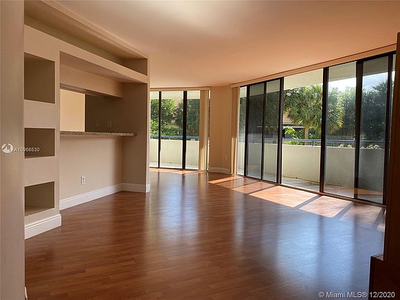 4th image of 21085 NE 34th Ave APT 205-1
