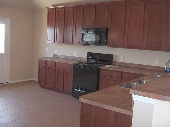 5th image of 1817 Black Maple Dr
