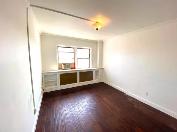 3131 Grand Concourse image 21 of 33