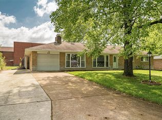 8806 Fox Park Dr, Saint Louis, MO 63126