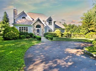 551 Webbs Hill Rd, Stamford, CT 06903