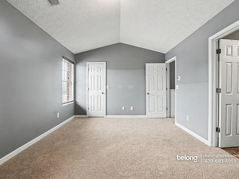 5599 Windfall Ln — Photo 7
