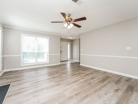 5th image of 329 Pebblestone Dr