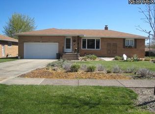 1069 N Skyline Dr, Seven Hills, OH