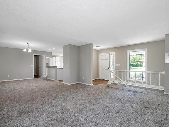 3rd image of 905 S Cypress Dr