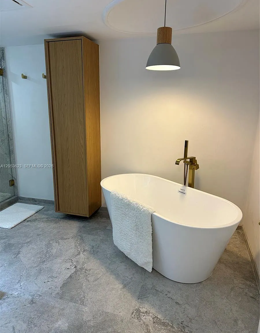 Prince George Arms Condo — Photo 4