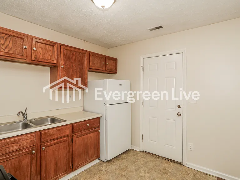2044 3rd Ave — Photo 7
