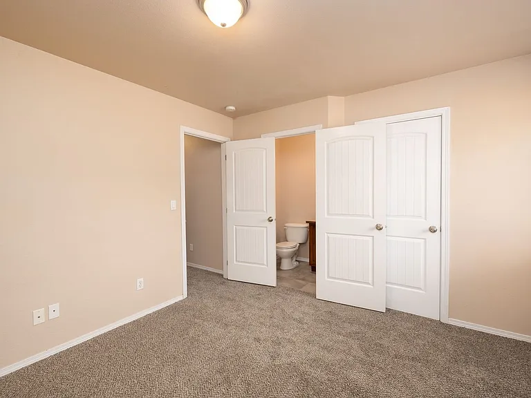 326 S Thierman Rd — Photo 22