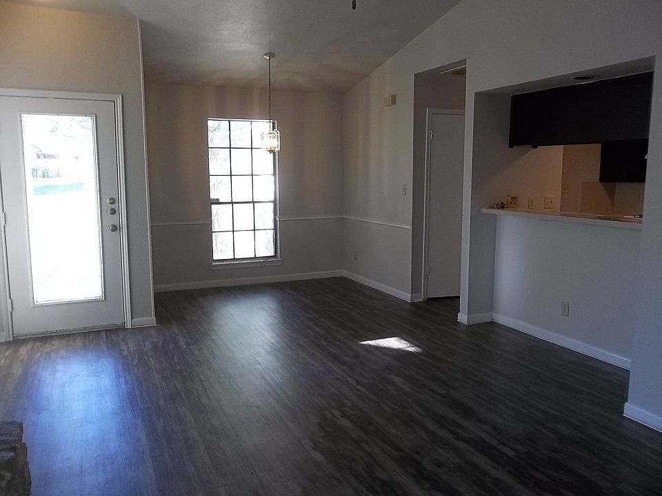 2nd image of 2506 Howellwood Way #B