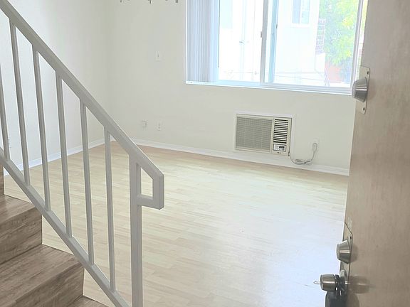 2nd image of 2251 Crenshaw Blvd APT 6