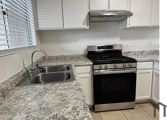 1144 Tribune St #A — Photo 4