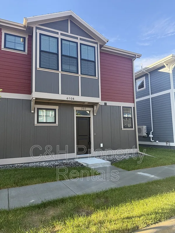 2 bed, 2.0 bath, 1087 sqft, $1,700 — Photo 1