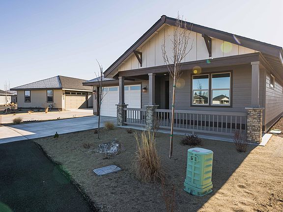 3rd image of 2534 NW Redwood Cir