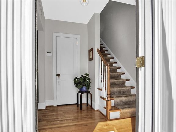 5th image of 403 Harbor Dr