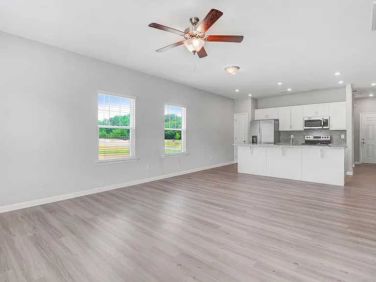 103 Drake Village Dr — Photo 6