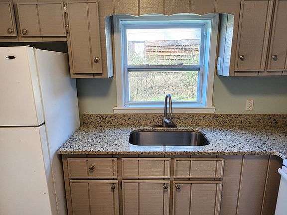 5th image of 115 Olive St #5