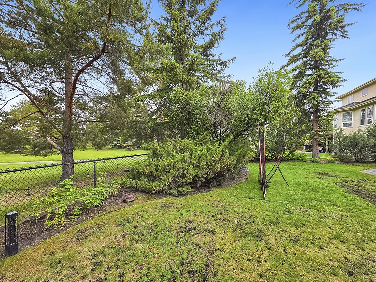 138 Mount Robson Close SE — Photo 55