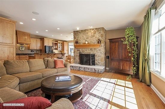 4th image of 323 Arbor Glen Blvd