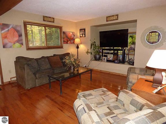 3rd image of 2613 W Schuss Mountain Dr