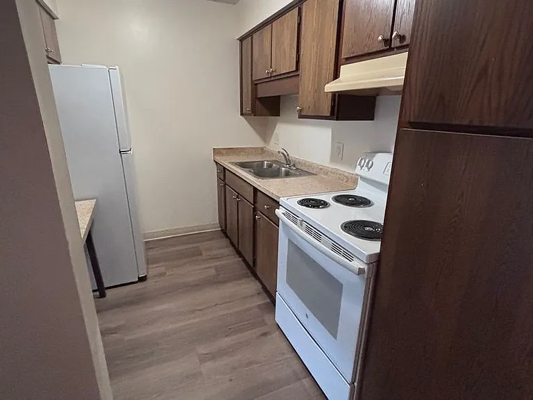 2050 Meadow Ln #1-12 — Photo 1