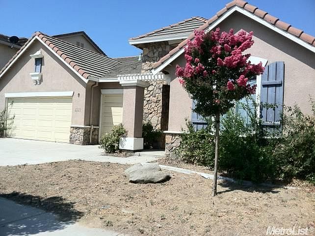 2nd image of 2221 Wise Oak Ln