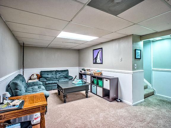 5th image of 701 Cambridge Dr