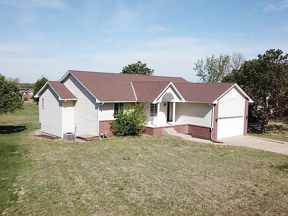 3rd image of 610 Sykes Rd