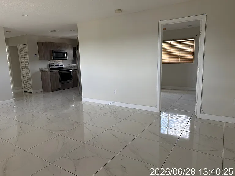 101 E 51st Pl — Photo 23