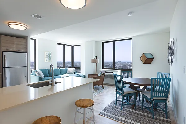 Rented by Lisa Management | media 32