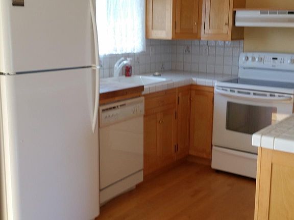 5th image of 1100 Sea Ave #A