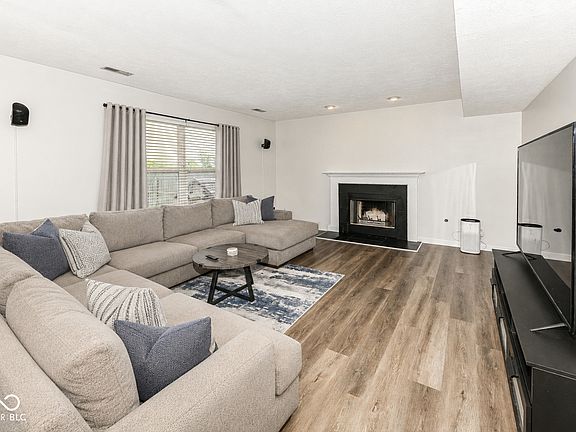 3rd image of 5037 Birmingham Dr
