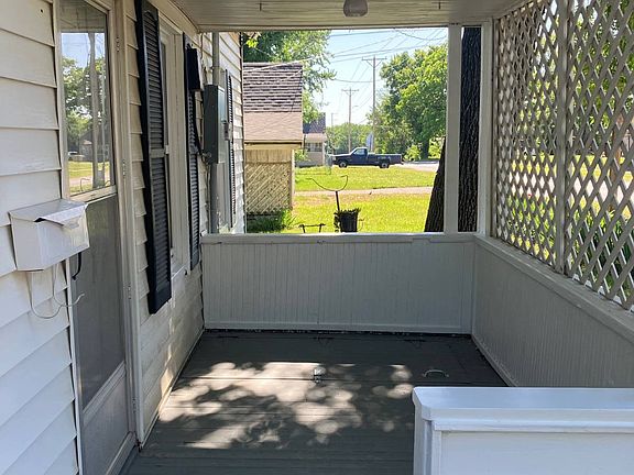 4th image of 320 S Malcolm Ave