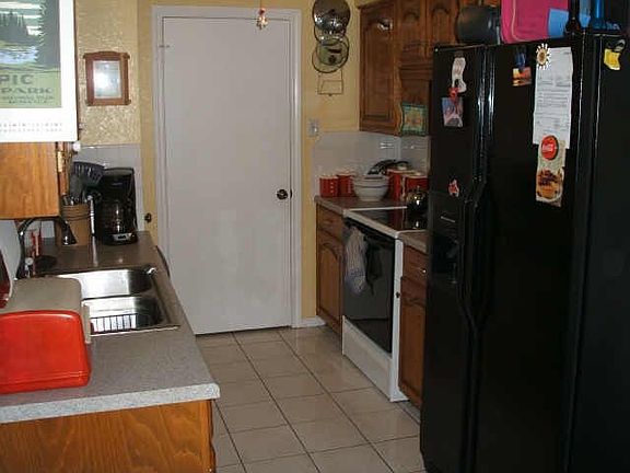 2nd image of 3927 Lillie St