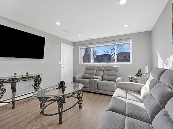 3rd image of 27W180 Cooley Ave