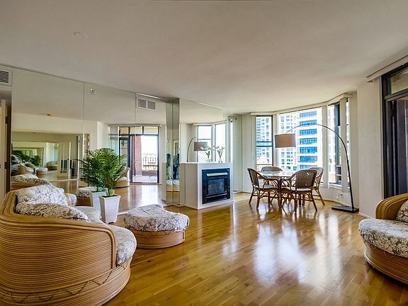 3rd image of 500 W Harbor Dr Unit 817