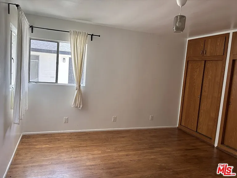 366 E Hillsdale St — Photo 8