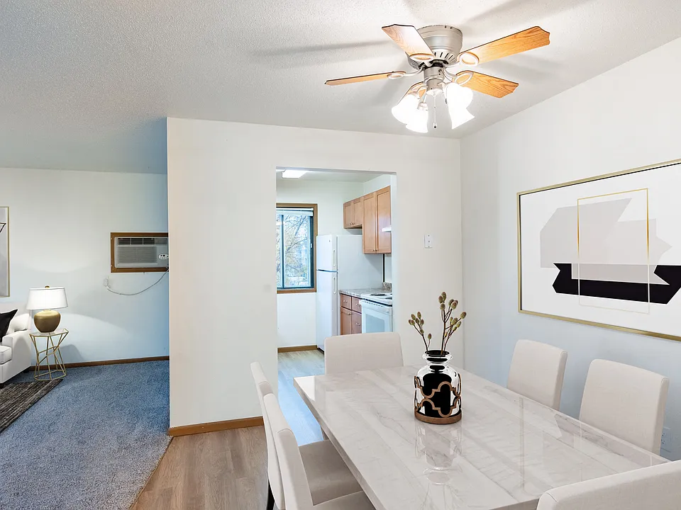Fargo, ND Flagstone Apartments | 21B | Dining