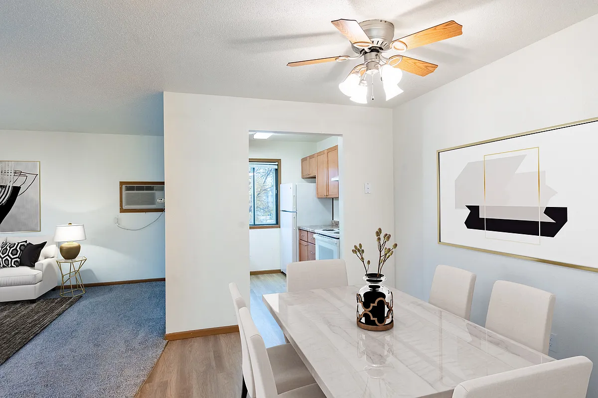 Fargo, ND Flagstone Apartments | 21B | Dining - Flagstone