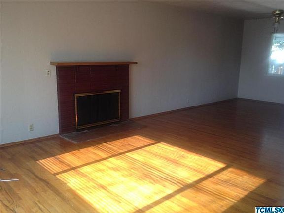 2nd image of 1329 N Leslie St
