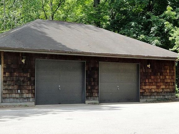Oversize detached garage -plumbed for water-
