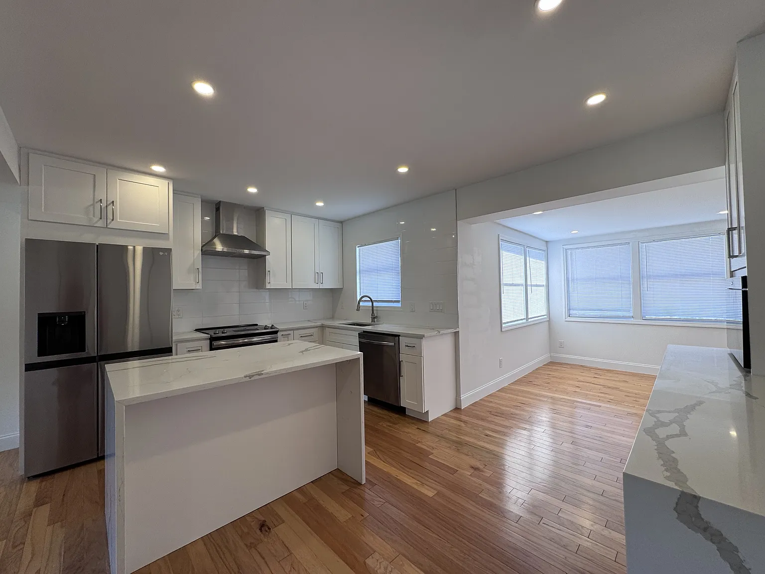 2302HydePark - 234-JAA — Photo 3