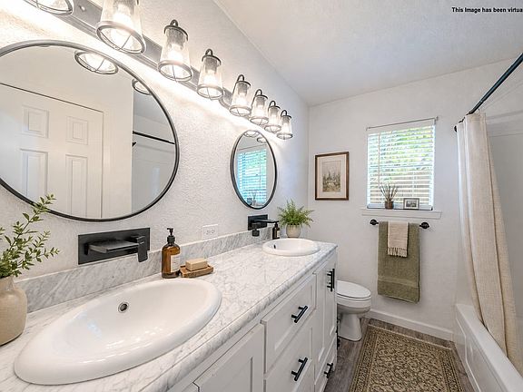 5th image of 605 SE 28th Ave