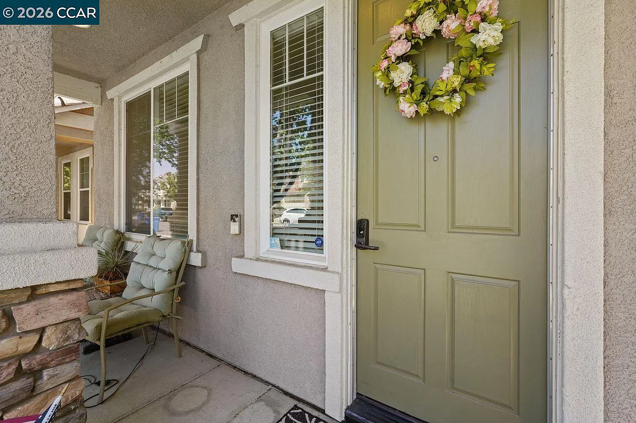 3 bed, 1884 sqft, $3,395 — Photo 2