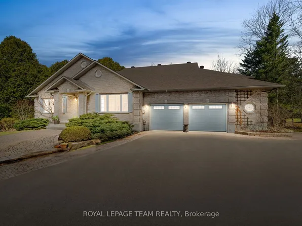 6461 Waddion Dr, Ottawa, ON K4P 1E7