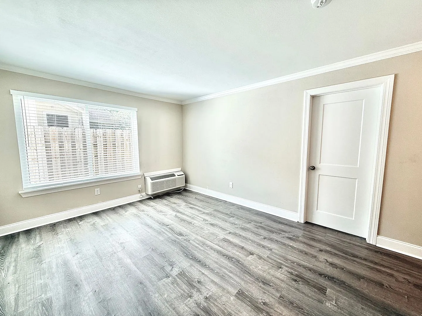 314 West Drive. — Photo 2
